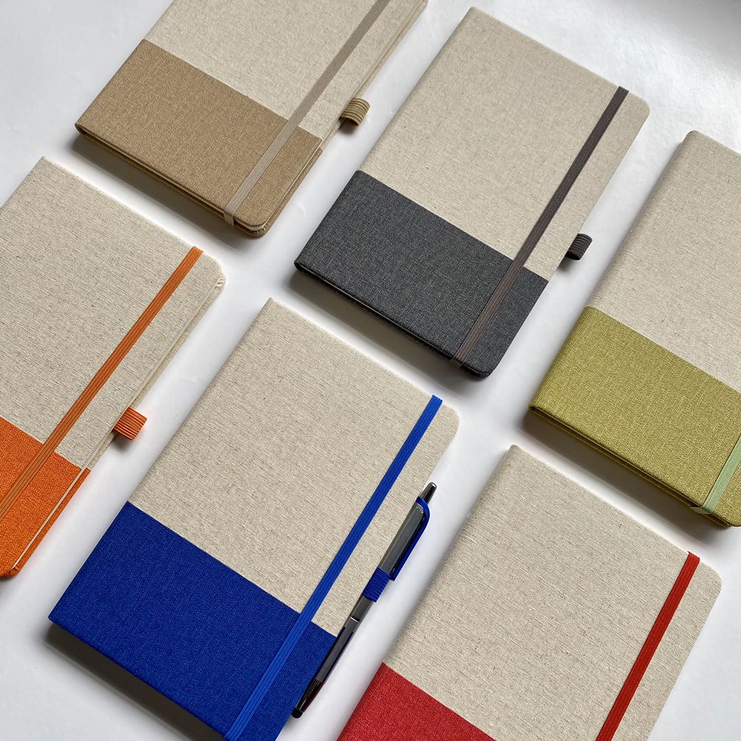 Notebook with Fabric (R16)